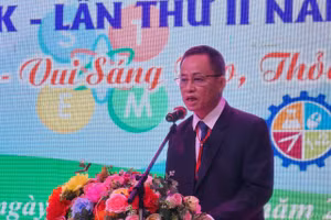 TS. Đỗ Tường Hiệp, Phó Giám đốc Sở GD&ĐT Đắk Lắk phát biểu tại Ngày hội STEM cấp tỉnh. (Ảnh: TT)