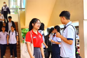 Thí sinh kết thúc làm bài môn chuyên Kỳ thi tuyển sinh lớp vào 10 tại Đắk Lắk. (Ảnh: TT)