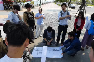 TS. Nguyễn Minh Hải hướng dẫn sinh viên Nhật Bản và Việt Nam trong chương trình hợp tác quốc tế giữa Đại học Utsunomiya – Trường Đại học Bách Khoa, Đại học Đà Nẵng năm 2017