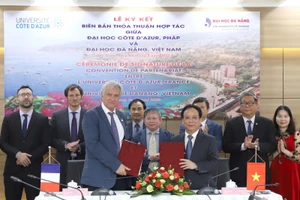 Giám đốc Đại học Đà Nẵng và Đại học Cote D’Azur, Cộng hoà Pháp ký kết hợp tác toàn diện 