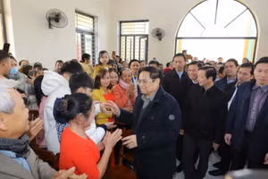 Thủ tướng Chính phủ Phạm Minh Chính thăm, chúc Tết người dân tỉnh Thanh Hóa. Ảnh: Minh Hiếu