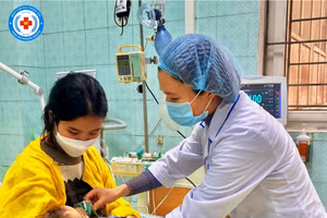 Bé trai 13 tháng tuổi được phẫu thuật thành công kén khí phổi. Ảnh: Bệnh viện Nhi Thanh Hóa cung cấp.