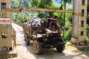 Cầu treo Chiềng, xã Phú Sơn, (Quan Hóa, Thanh Hóa) đang xuống cấp nghiêm trọng Ảnh: Thế Lượng.