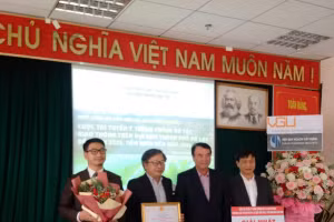 Liên danh Viện Quy hoạch xây dựng và Trường Đại học Việt Đức đạt giải nhất cuộc thi Ý tưởng chống ùn tắc giao thông thành phố Đà Lạt.