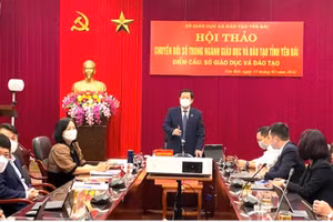 Nhà giáo Vương Văn Bằng, Giám đốc Sở GD&ĐT phát biểu.