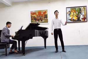 Thí sinh thực hiện nội dung thi năng khiếu thanh nhạc vào ngành sư phạm nghệ thuật