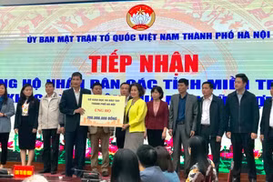 CĐGD Hà Nội chuyển số tiền ủng hộ 200 triệu đồng qua UBMTTQ Việt Nam TP Hà Nội.