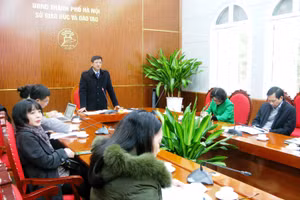 Phó Giám đốc Sở GD&ĐT Hà Nội Phạm Xuân Tiến phát biểu tại hội nghị.