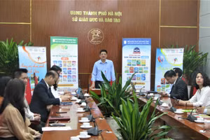 Phó Giám đốc Sở GD&ĐT Hà Nội Phạm Xuân Tiến phát biểu tại hội nghị.