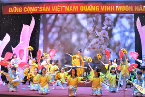 Phần thi tài năng được các cô giáo chuẩn bị công phu, hấp dẫn.