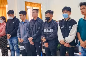 Các bị cáo tại phiên tòa xét xử phúc thẩm.