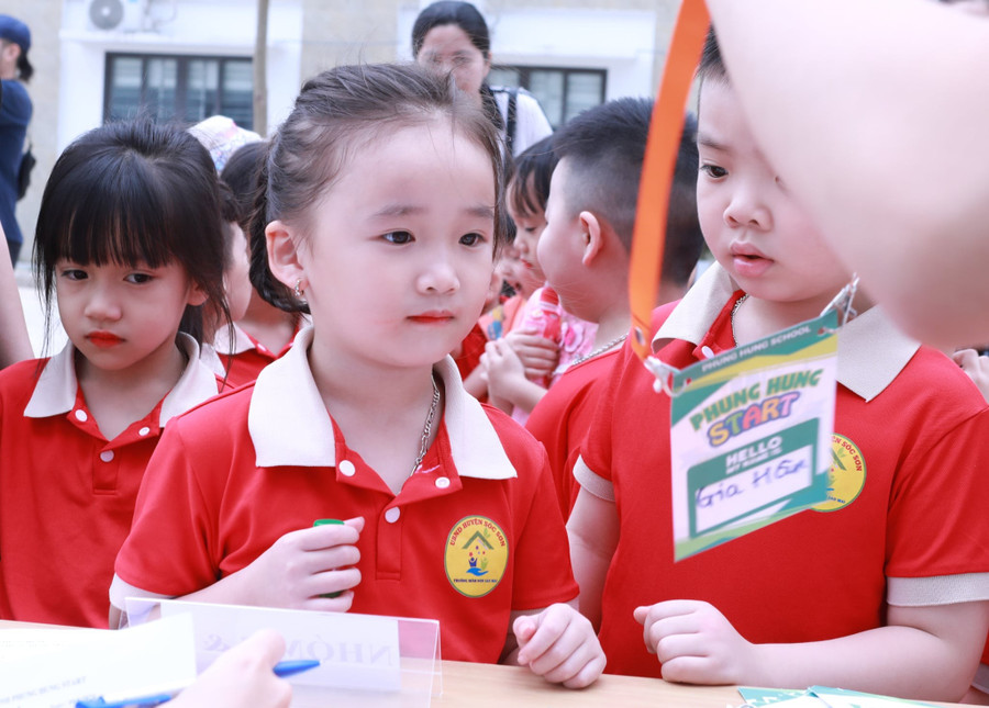 Trẻ chuẩn bị bước vào lớp 1 cần được chuẩn bị hành trang vững chắc. Ảnh: Đình Tuệ.