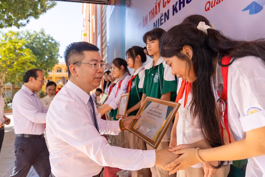 phung-hung-2.jpg