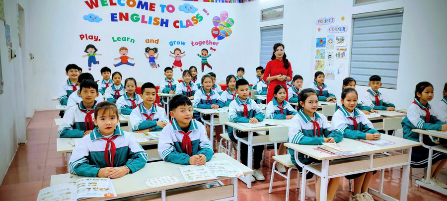 Giờ học của cô trò Trường Tiểu học Nghĩa Lợi, xã Quỹ Nhất (Ninh Bình).