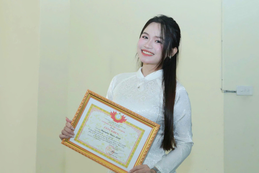 Nguyễn Ngọc Linh đến từ Khoa Kế toán, Học viện Tài chính là một trong các cá nhân tiêu biểu được vinh danh tại chương trình. 