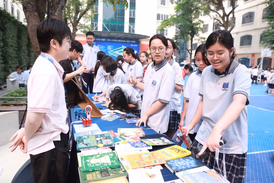 Học sinh Trường THCS&THPT Nguyễn Siêu hào hứng tham gia Ngày hội đọc sách năm 2026.