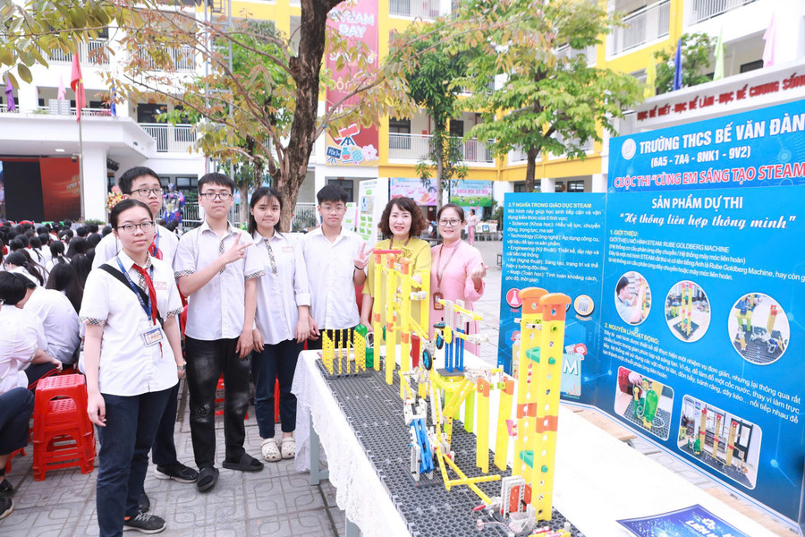 Cô trò Trường THCS Bế Văn Đàn hào hứng tham gia Ngày hội sáng tạo STEAM năm 2026. 