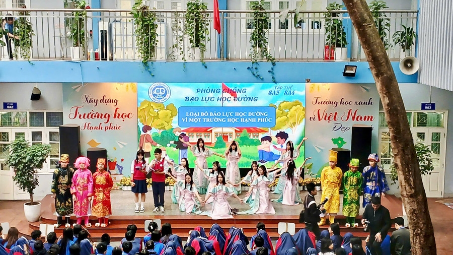 Học sinh cùng lan tỏa thông điệp về phòng chống bạo lực học đường.