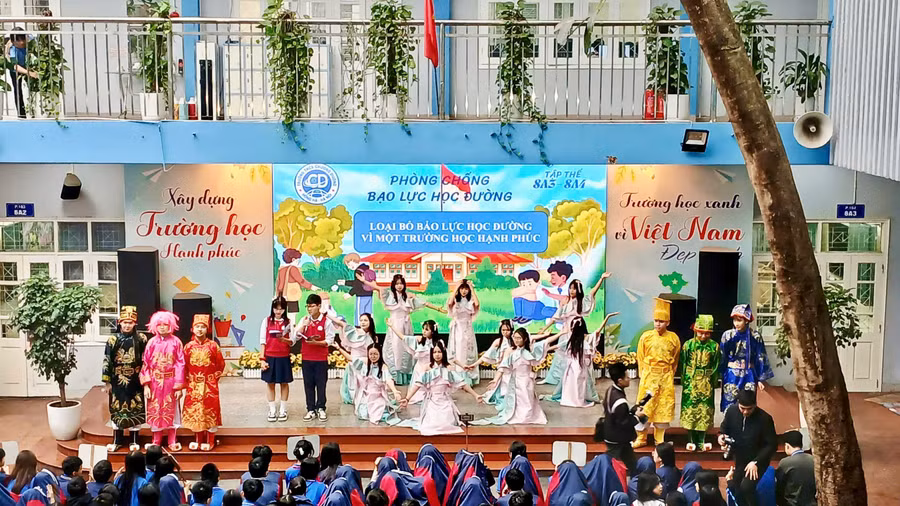 Học sinh cùng lan tỏa thông điệp về phòng chống bạo lực học đường.