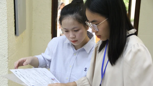 Thí sinh tham dự Kỳ thi đánh giá năng lực do Trường ĐH Sư phạm Hà Nội tổ chức.