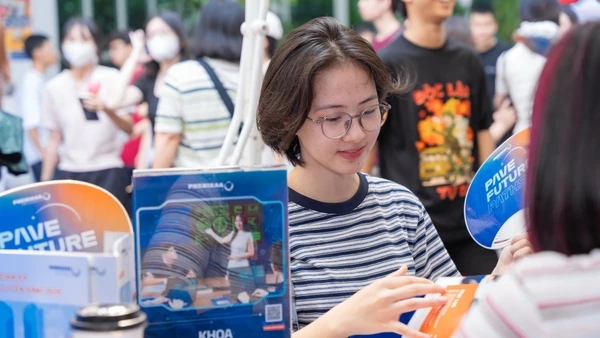 Thí sinh tham dự ngày hội tư vấn lựa chọn nguyện vọng xét tuyển năm 2025.