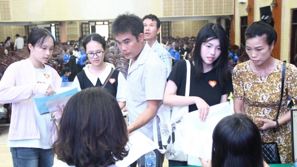 Thủ tướng Chính phủ phê duyệt cắt giảm, đơn giản hóa thủ tục hành chính liên quan đến hoạt động sản xuất, kinh doanh trong 10 lĩnh vực thuộc phạm vi quản lý của Bộ GD&ĐT.