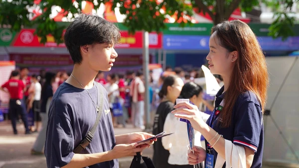 Thí sinh tham dự Ngày hội lựa chọn nguyện vọng xét tuyển năm 2025.