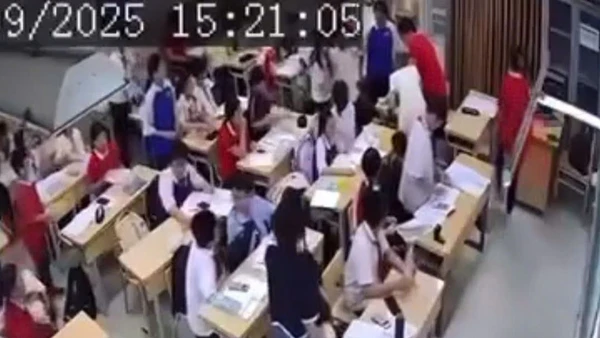 Cô giáo Trường THCS Đại Kim (phường Định Công, Hà Nội) bị một học sinh lớp 7 kéo tóc, xô ngã. Ảnh: Trích xuất từ camera/internet.