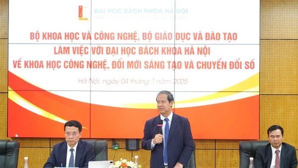 Bộ trưởng Bộ GD&ĐT Nguyễn Kim Sơn phát biểu tại buổi làm việc.