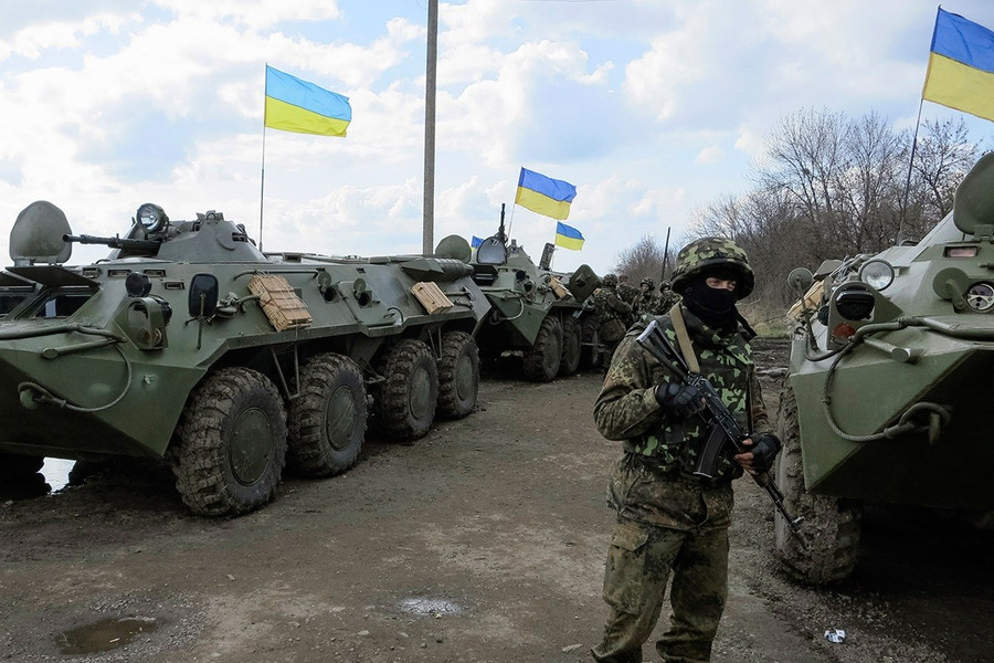 Kiev quyết tử thủ, nhưng không tin giữ được Donbass