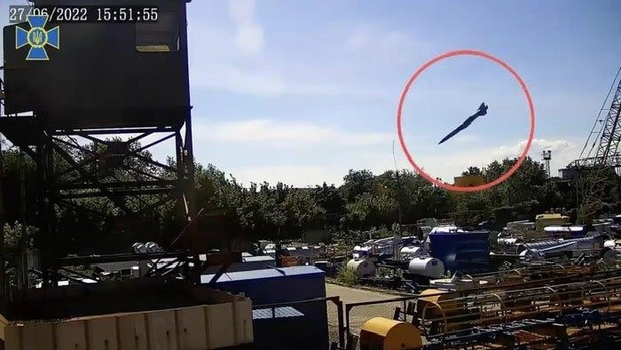 Ukraine muốn vô hiệu cánh tay nối dài của Nga