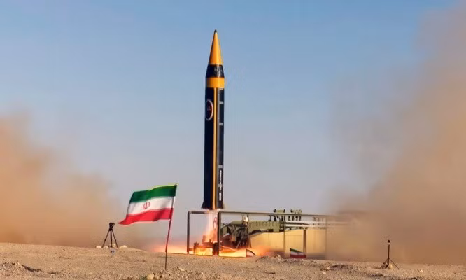 Mỹ đổ quân trên bộ, Iran cảnh cáo tấn công vượt khỏi Trung Đông