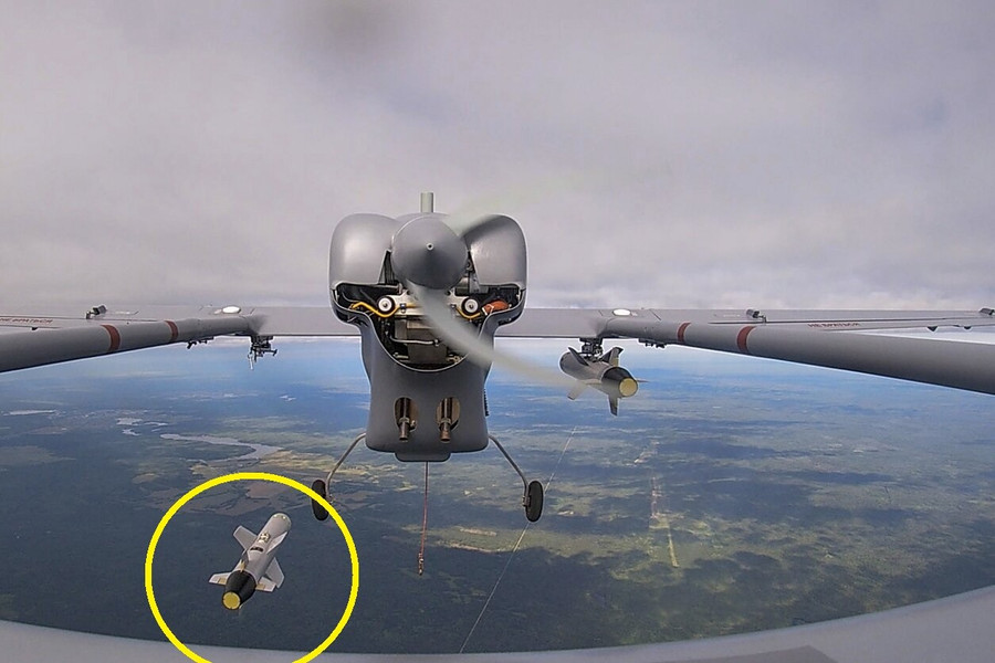 Choáng váng trước UAV biết rình mồi