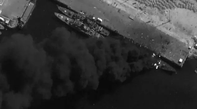 4 tên lửa đạn đạo phóng vào CVN-72, Mỹ đánh chìm tàu Iran