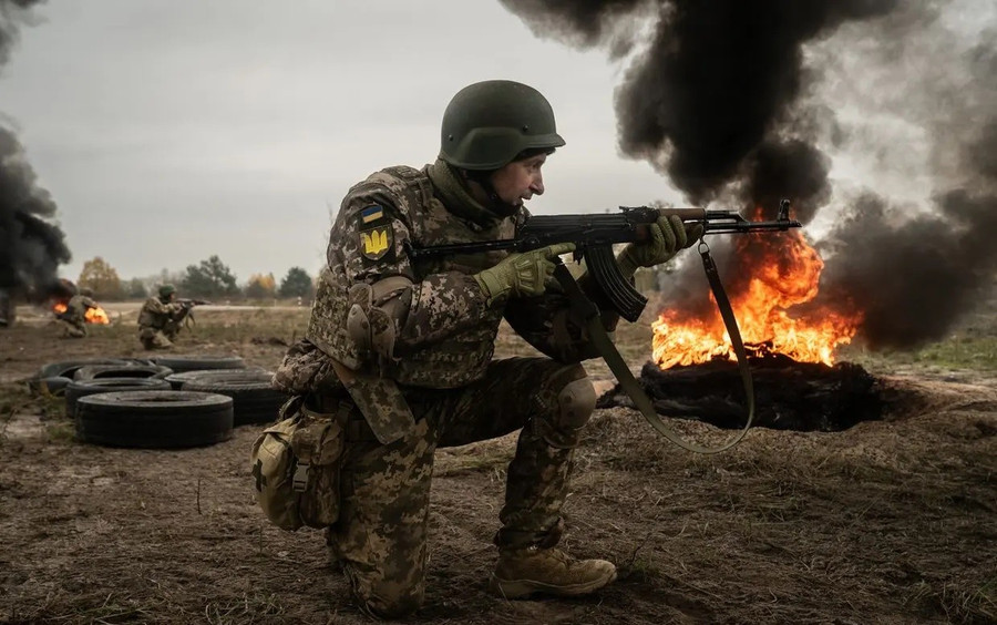 13 sĩ quan chỉ huy một binh sĩ