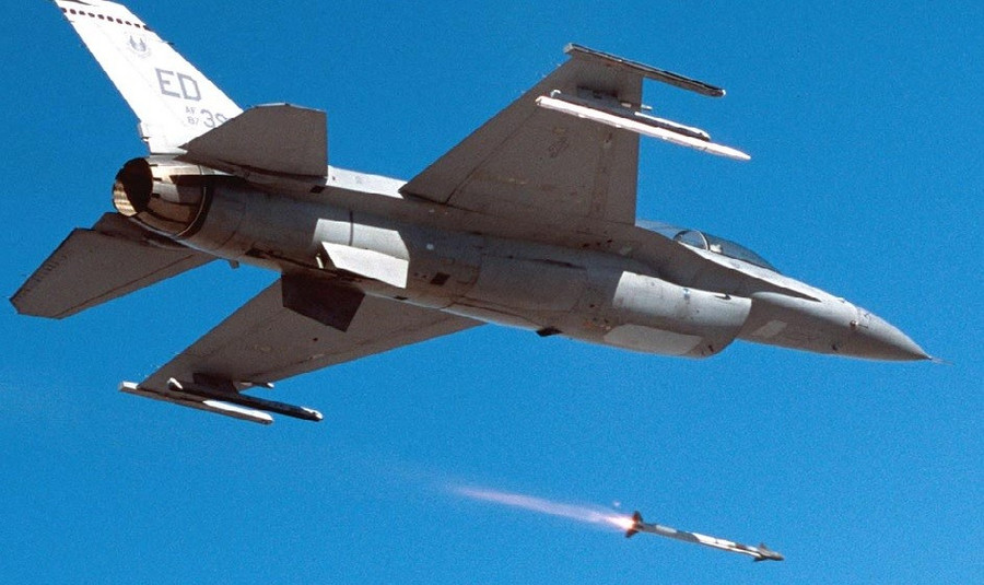 Xem clip F-16 phóng AIM-9 Sidewinder diệt UAV