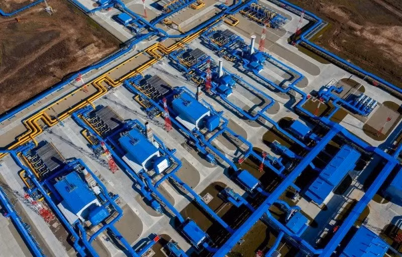 Châu Âu chới với giữa hai con đường 