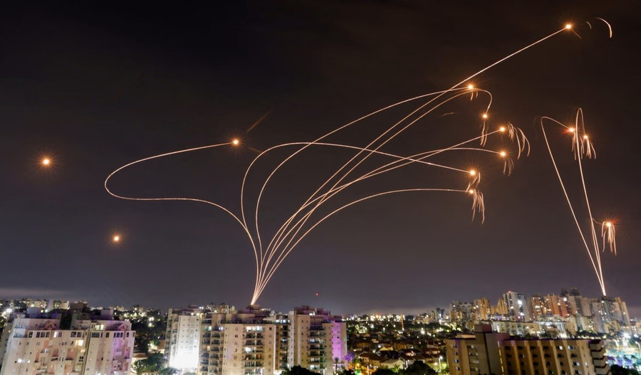 ‘Vòm sắt’ của Israel bị đánh sập bởi 100 quả rocket