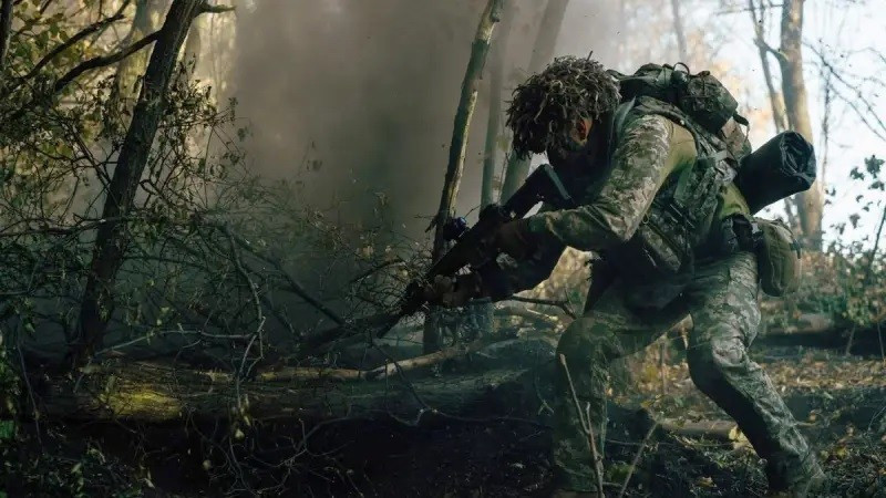 Iskander san phẳng điểm tập kết hàng trăm lính thủy đánh bộ