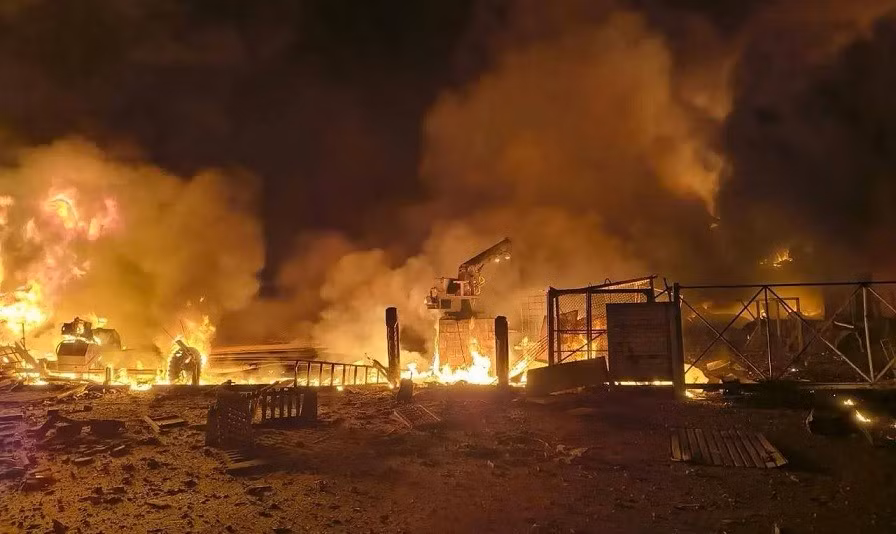 Gần 400 tên lửa và UAV Nga giáng đòn vào Ukraine