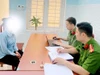 Chị Đ.T.N.M làm việc tại Công an xã Lạc Thủy.