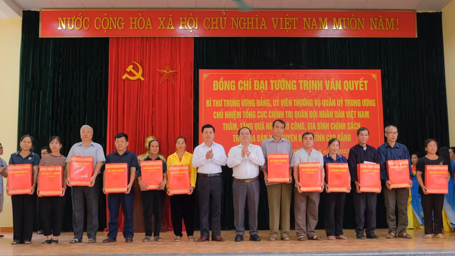 tang-qua-nguoi-co-cong-2.jpg