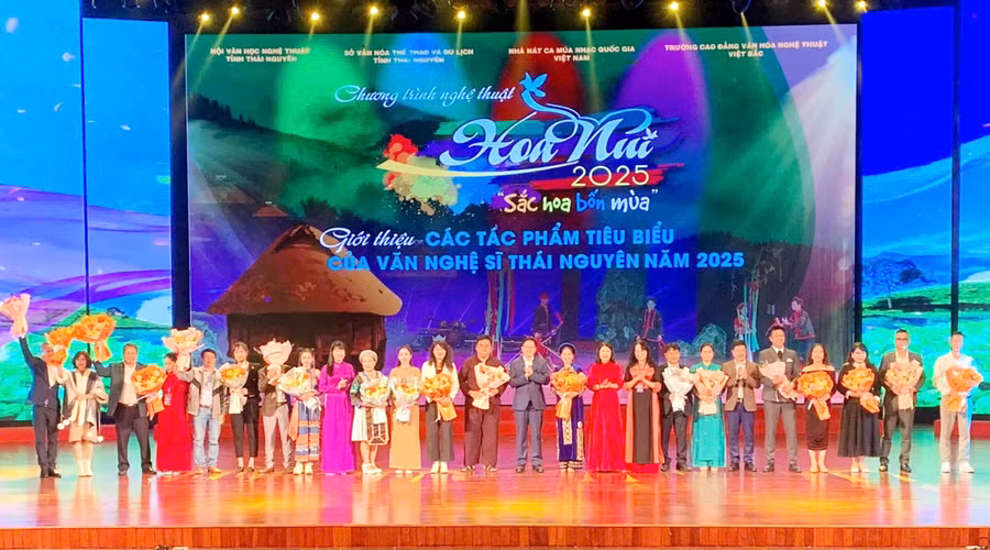 Đại diện lãnh đạo tỉnh Thái nguyên chúc mừng chương trình.