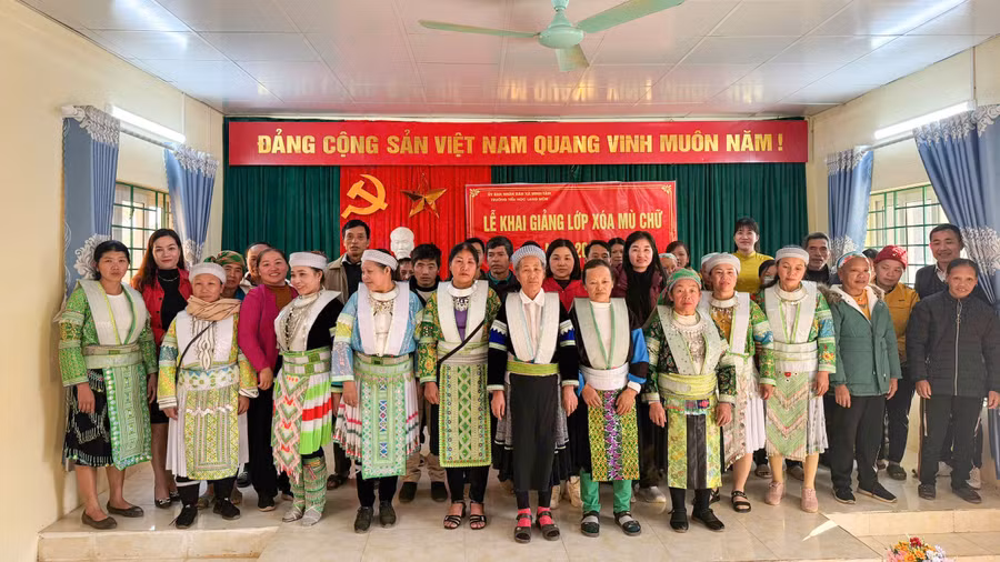 khai-giang-xoa-mu-chu.jpg