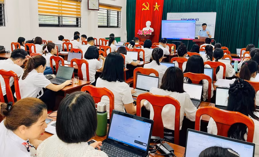 Trường THPT Tức Tranh (tỉnh Thái Nguyên) tập huấn chuyên sâu cho giáo viên về ứng dụng AI.