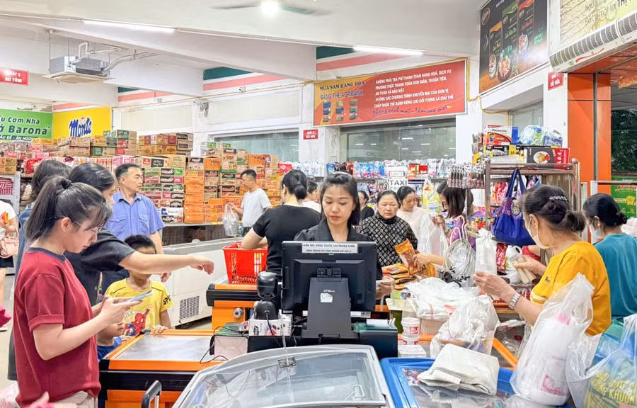 Khu vực dịch vụ tiếp tục là động lực tăng trưởng chính của kinh tế Cao Bằng 