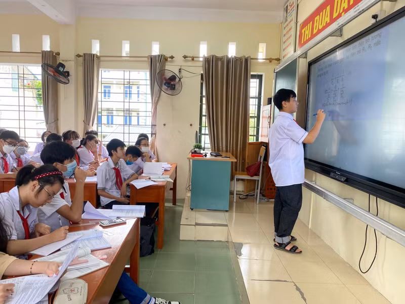 Trường phải gánh hơn 50 học sinh/lớp, nơi chỉ 'áp' 35 học sinh/lớp