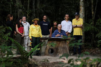 us-president-joe-biden-visits-amazon-rainforest-02.jpg