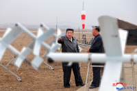 lanh-dao-trieu-tien-kim-jong-un-chi-dao-thu-nghiem-drone-01.jpg