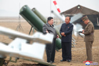 lanh-dao-trieu-tien-kim-jong-un-chi-dao-thu-nghiem-drone-03.jpg